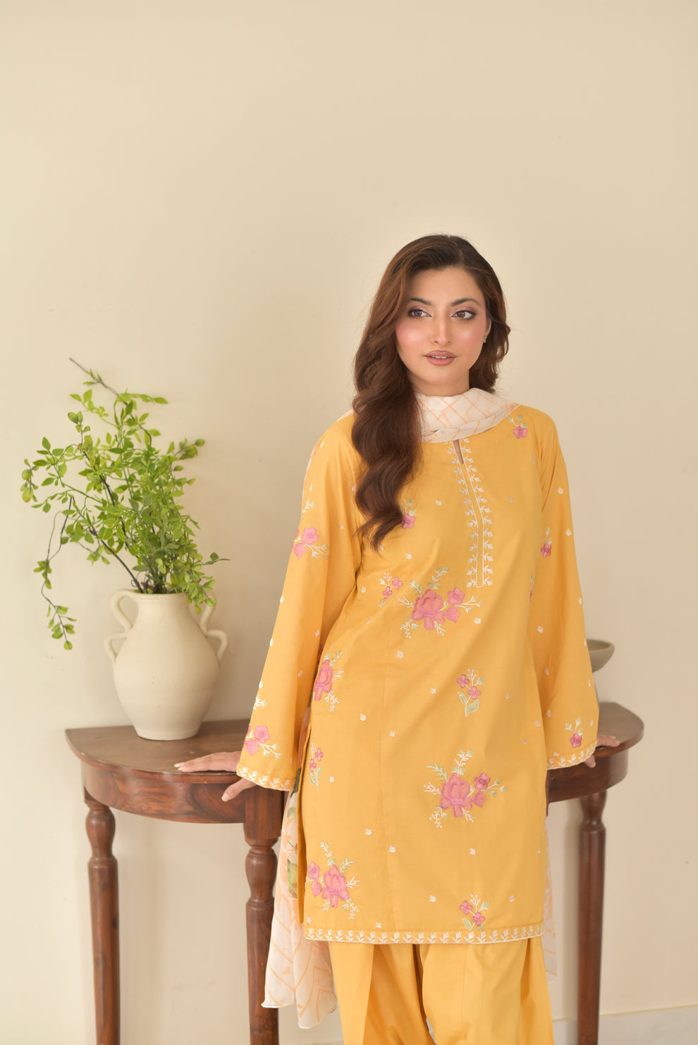 Khaas | 3 Pc Lawn Stitched Suit – Heavy Embroidered Farshi Shalwar