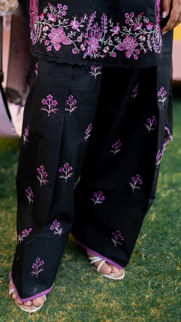 Khaas | 3 Pc Lawn Stitched Suit – Black Embroidered Farshi Shalwar