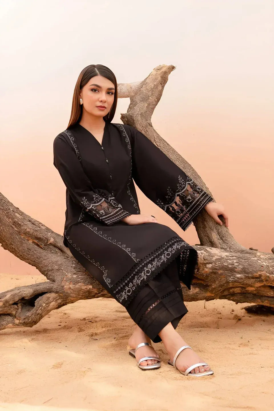 Khaas - Luxury Embroidered 2-Piece Ensemble